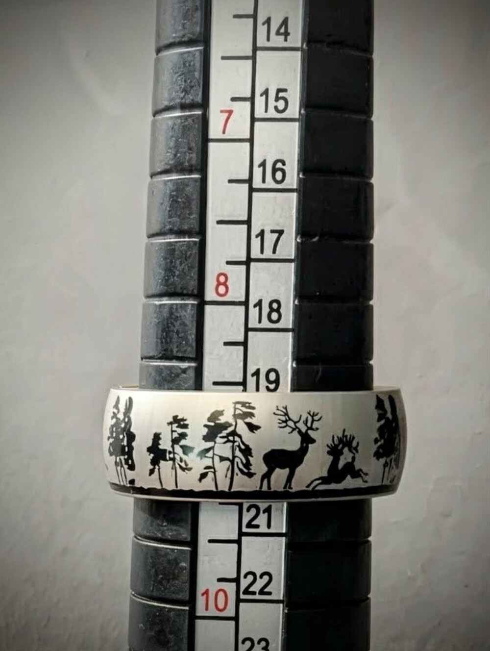 8mm Titanium & Whiskey Barrel Wood Men's Ring Rustic Outdoors Theme Sz 9 - Picture 6 of 6